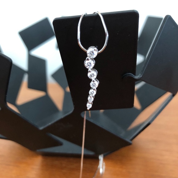 NEW Gorgeous 3/4 Ct Diamond White Gold Journey Necklace - Picture 4 of 11